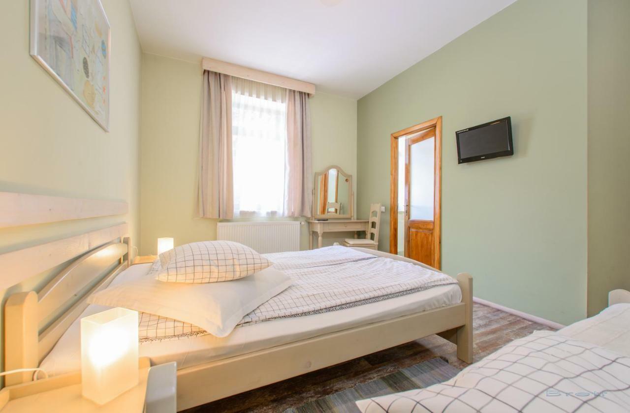 Guest house Mango *
